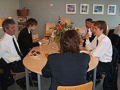  Varme karbonadar på godt brød smaker etter ei økt marsjering.